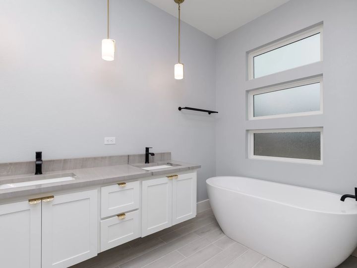 Primary bath, freestanding tub