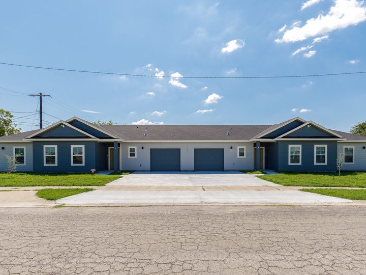 Duplex row, front
